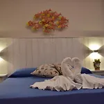 Marina Blu לינה וארוחת בוקר 4*