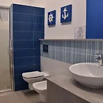 לינה וארוחת בוקר Marina Blu 4*